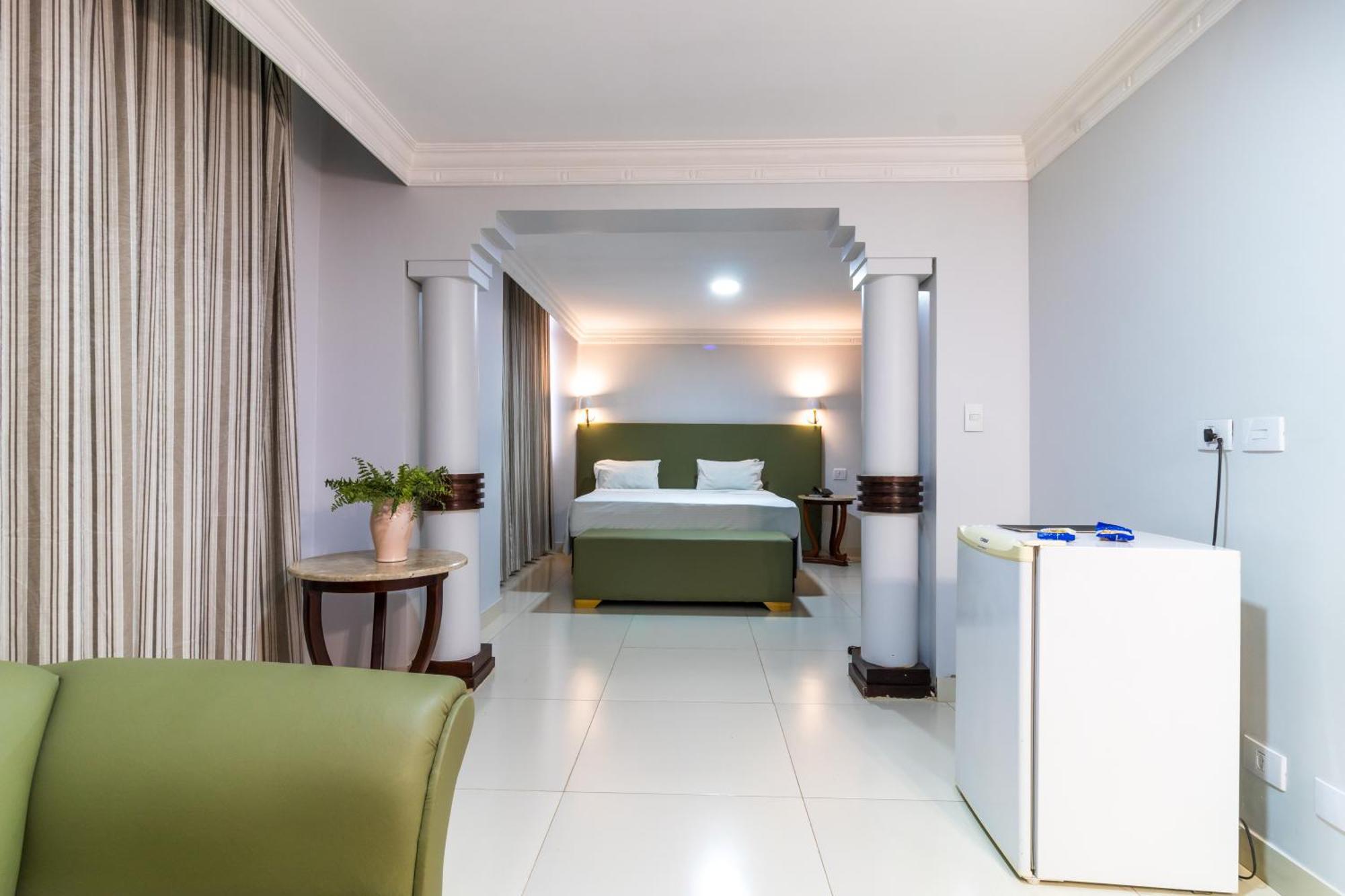 Umuarama Plaza Hotel By Castelo Itaipava Goiania Exterior photo